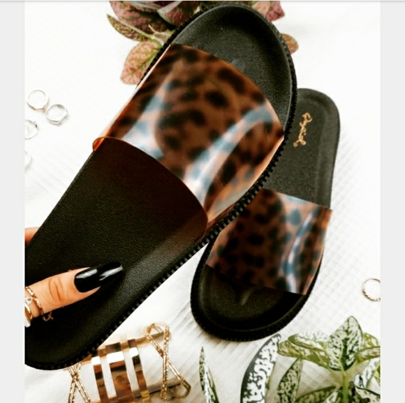 Tropics collection// leopard slide - Picture 4 of 8